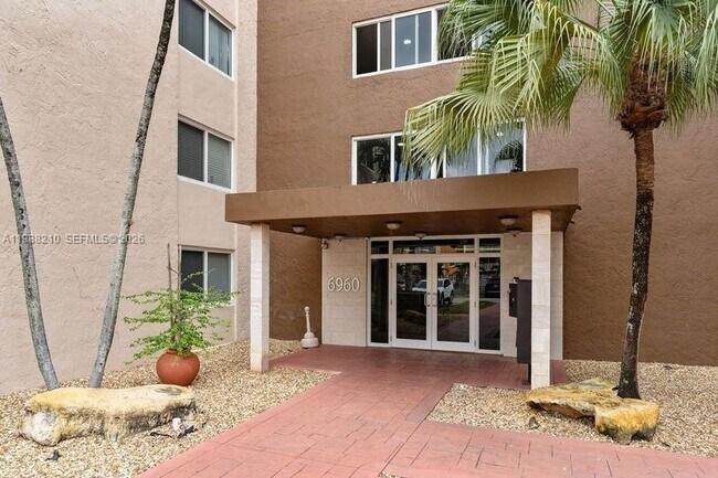 Building Photo - 6960 Miami Gardens Dr