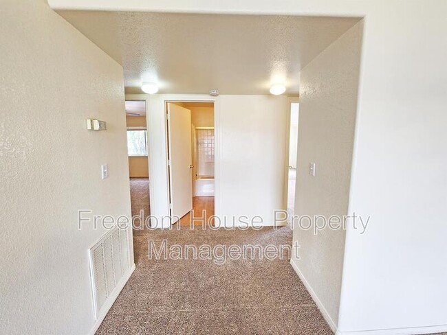 Building Photo - 561 Bourbon St