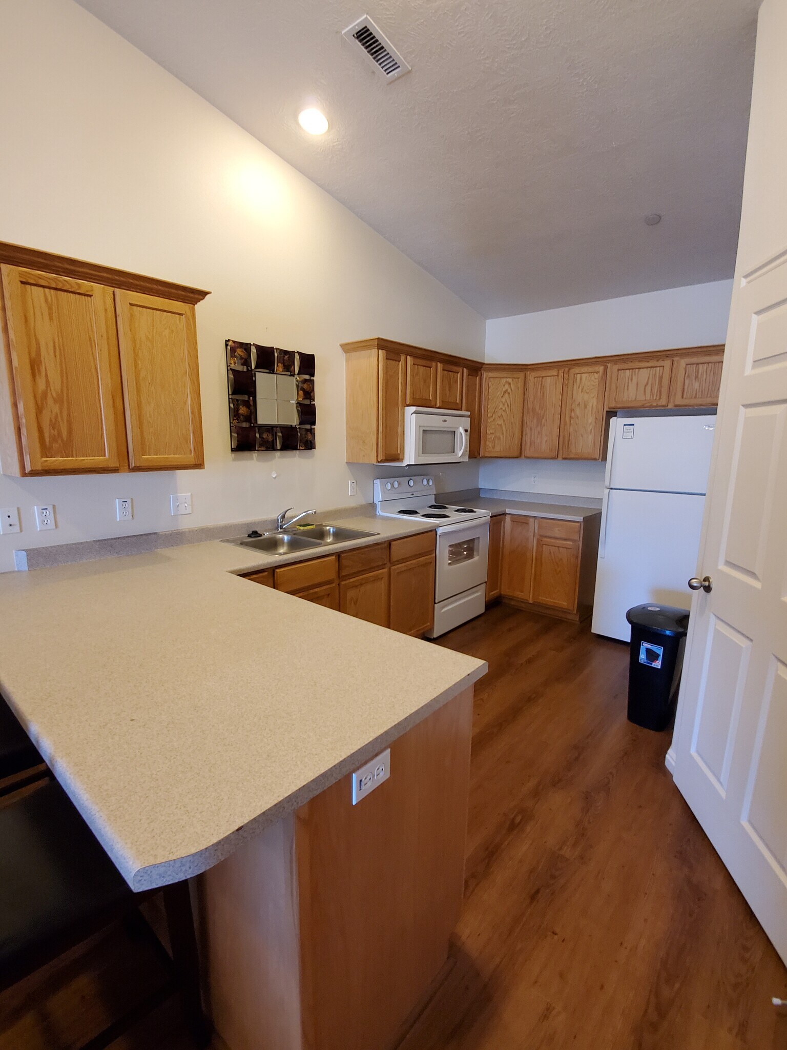 Building Photo - 1931 N Canyon Rd