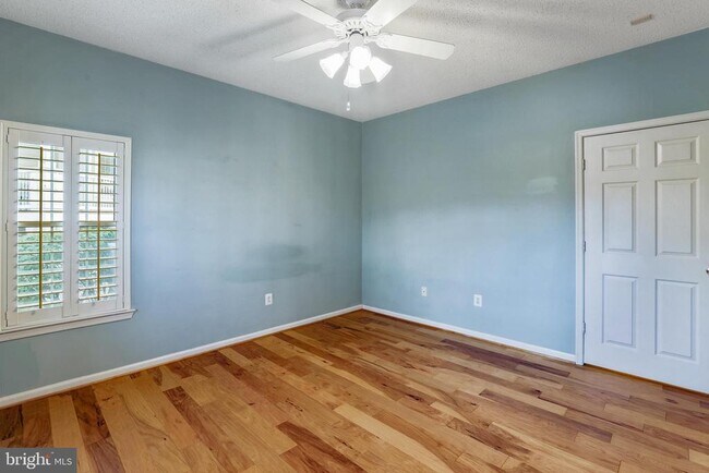 Building Photo - 1708 Lake Shore Crest Dr