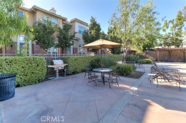 Building Photo - 754 W 1st St