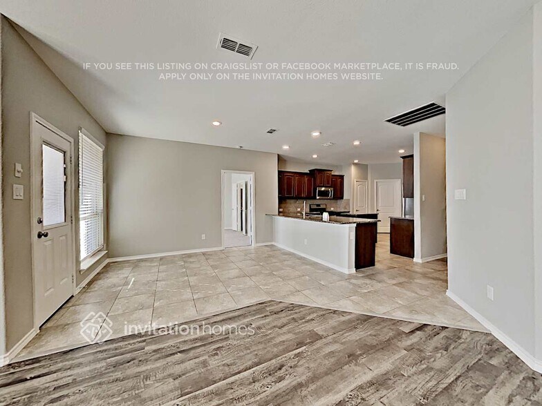 Building Photo - 15704 Barton Ridge Dr
