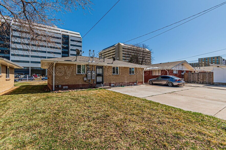 Building Photo - 3365 Poplar St