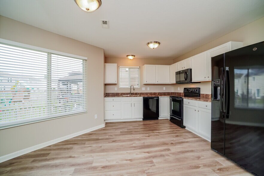 Building Photo - 1249 Candora St