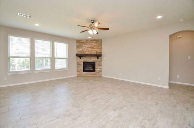 Building Photo - 24918 Meadowthorn Crest Ln