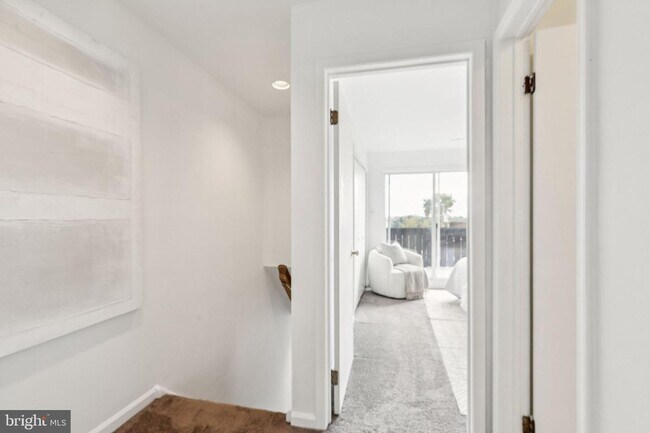 Building Photo - Great Townhouse w/ 2 Bedrooms, 1.5 Baths, ...