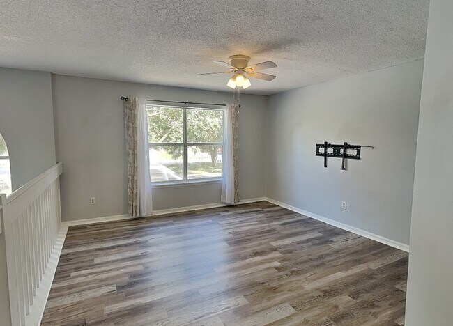 Building Photo - 10935 Rushwood Way