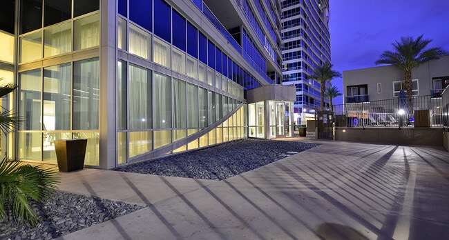 Building Photo - Panorama Towers T2, 104- Pool Views from t...