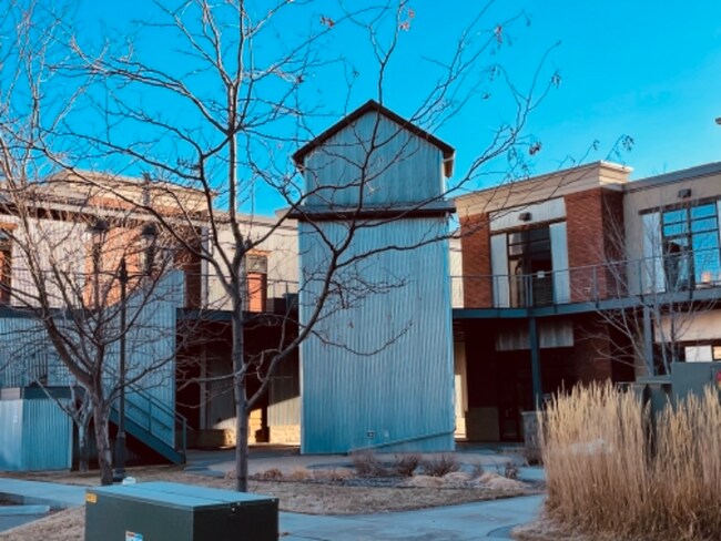 Building Photo - 115 E Gallatin Ave