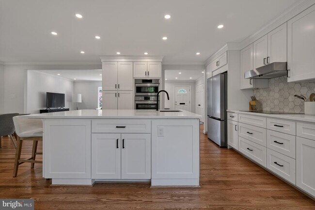 Building Photo - 1554 Forest Villa Ln