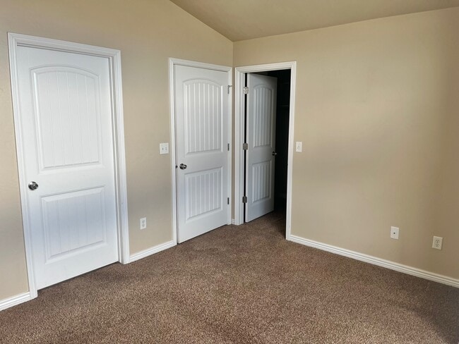 Building Photo - West Park Town House #55