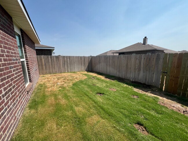 Building Photo - Pre leasing for July: Upland West.