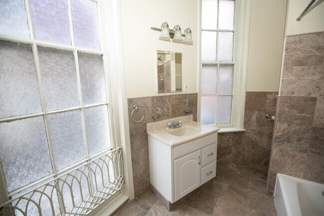 Building Photo - 1814 Spruce St