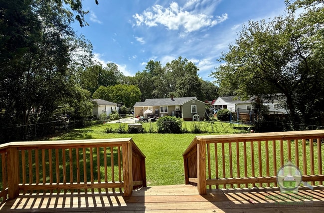 Building Photo - 121A White Oak Dr