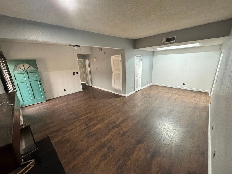 Building Photo - 4618 N Stanton St