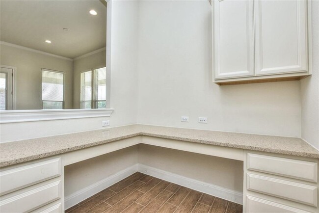 Building Photo - 10604 Lavon Bend