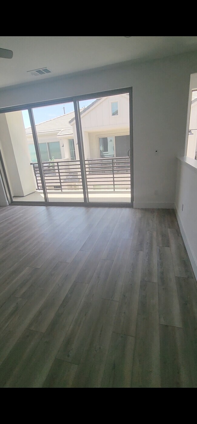 Building Photo - 10988 N Honeysuckle Dr