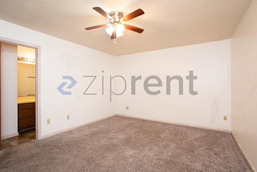 Building Photo - 6722 NW 113th Ln