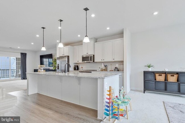 Building Photo - 10910 Presidential Pkwy