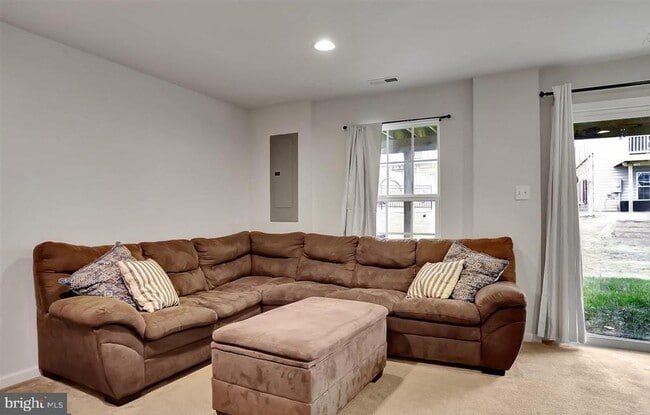 Building Photo - 114 Chamomile Ct