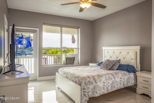 Building Photo - 3548 John Anderson Dr