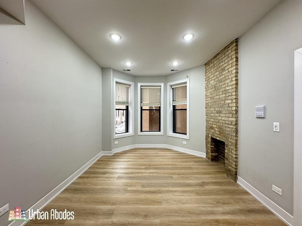 Building Photo - 445 W Belden Ave