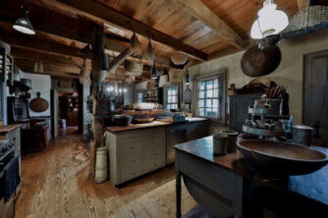 Building Photo - Custom- Built, Log Home in Martin, TN!