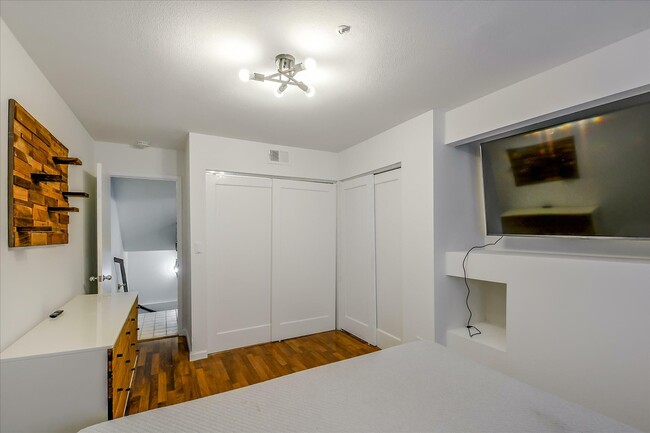 Building Photo - 144 Langton St