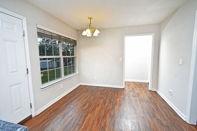 Building Photo - 3544 Mutimer Dr