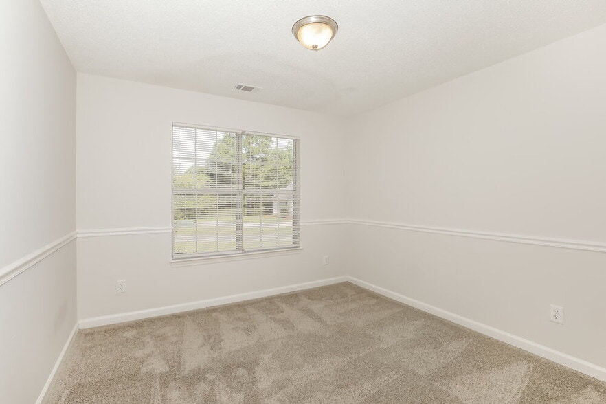 Building Photo - 92 Dogwood Lakes Dr