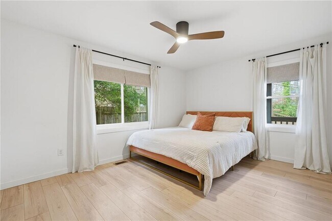 Building Photo - 2130 Cove Trail