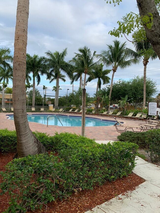 Building Photo - 3549 Forest Hill Blvd