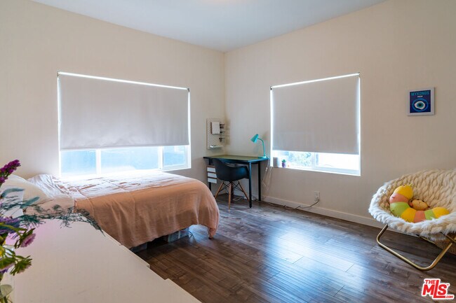 Building Photo - 1460 Yosemite Dr