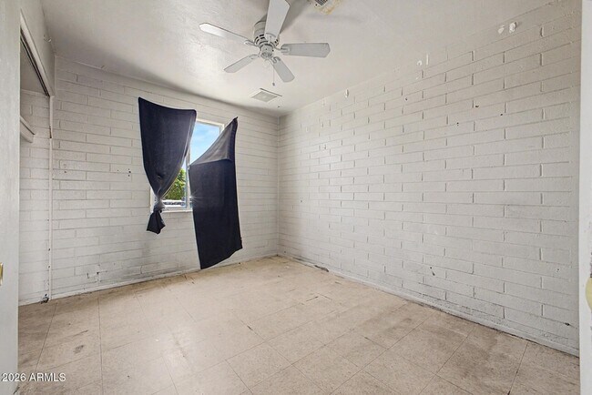 Building Photo - 5828 N 63rd Dr