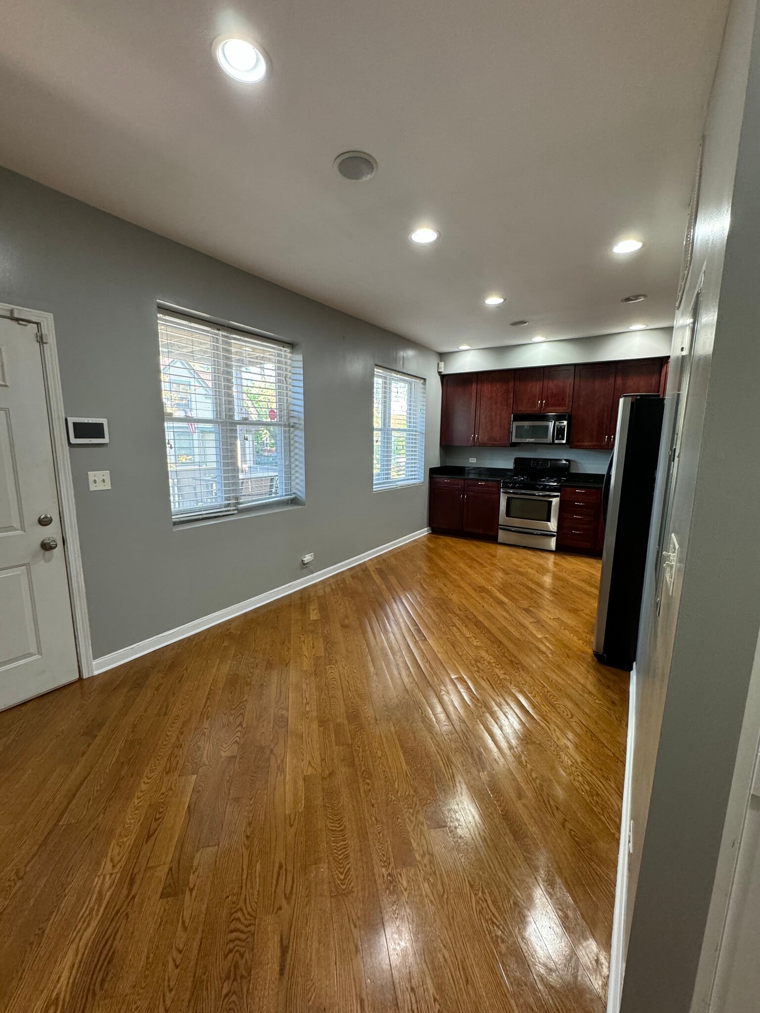 Kitchen - 1906 W Estes Ave