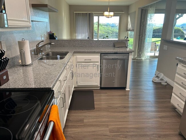 Building Photo - Beautiful 3 bed / 2.5 bath Townhome in Carlsbad