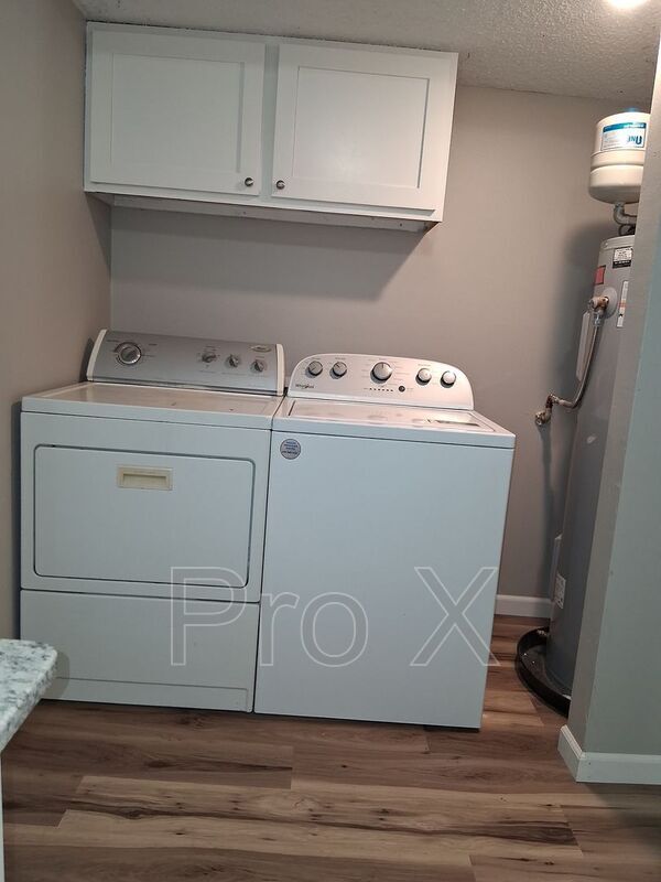 Building Photo - 502 N Betty Jo Dr