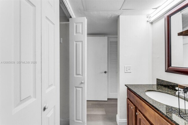 Building Photo - 7560 SW 82nd St