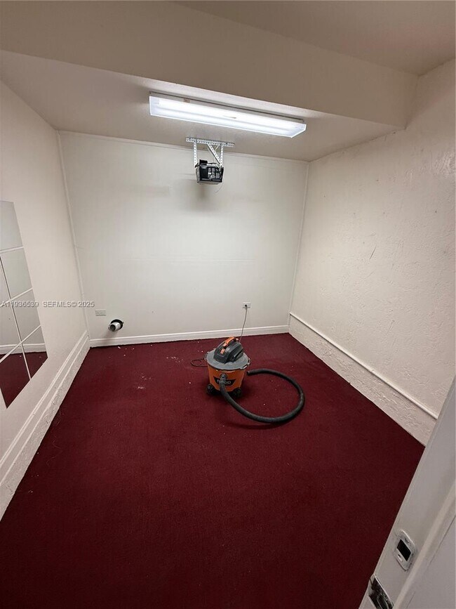 Building Photo - 904 SW 154th Path