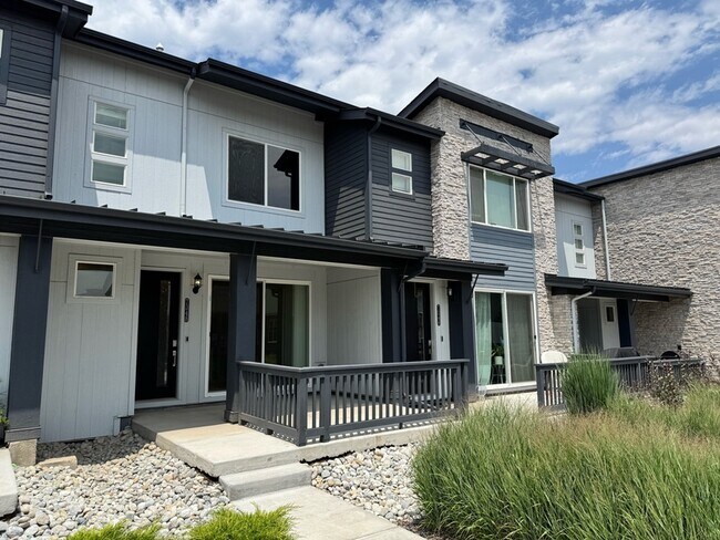 Building Photo - 7348 W Asbury Dr