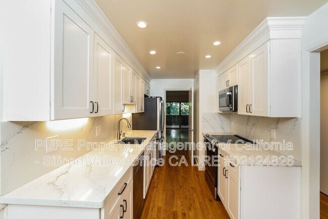 Building Photo - 2315 Eastridge Ave