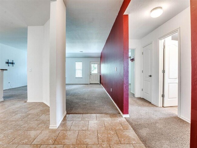 Building Photo - Home in gated community