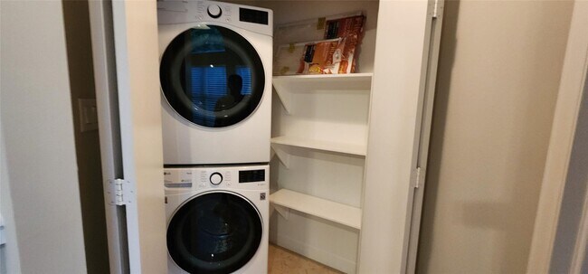 Building Photo - 11608 Main Ash Dr