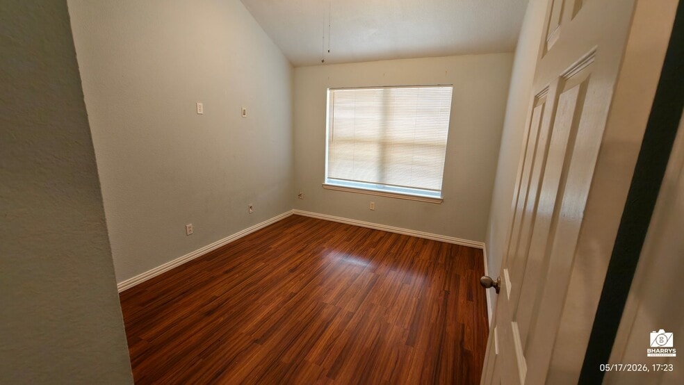 Building Photo - 304 Hummingbird Dr