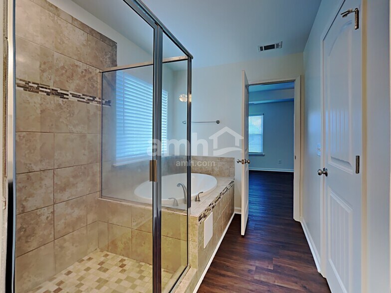 Building Photo - 138 Waverly Way