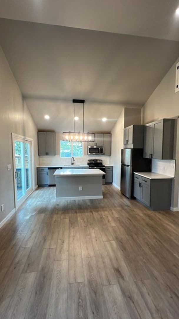 Building Photo - August 2026 Prelease! 5 Bedroom House 2 Blocks from CU