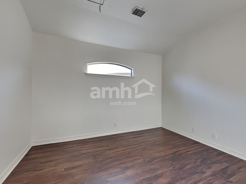 Building Photo - 1223 Cresswell Cove