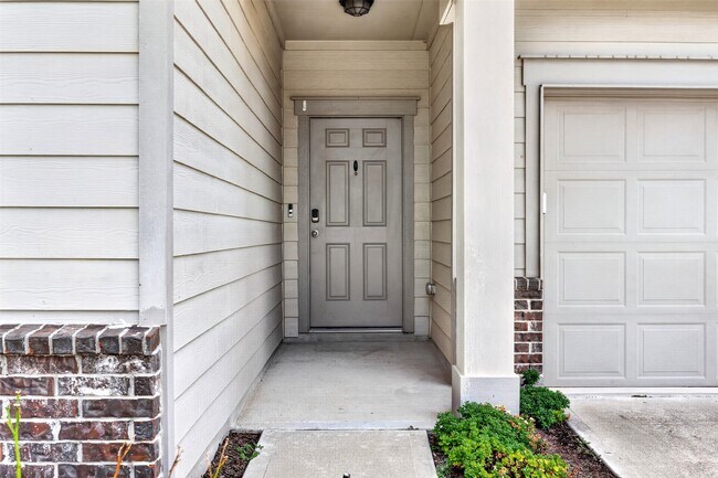 Building Photo - 1024 Banyon Tree Ln