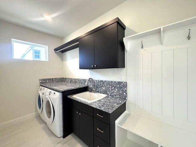 Building Photo - 9819 Gobat Aly