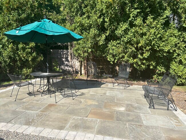 Building Photo - 27 Wallingford Ave